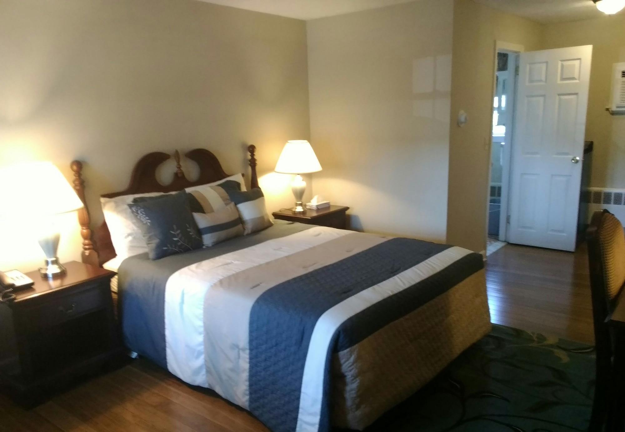 Colonial Inn Seekonk Bagian luar foto