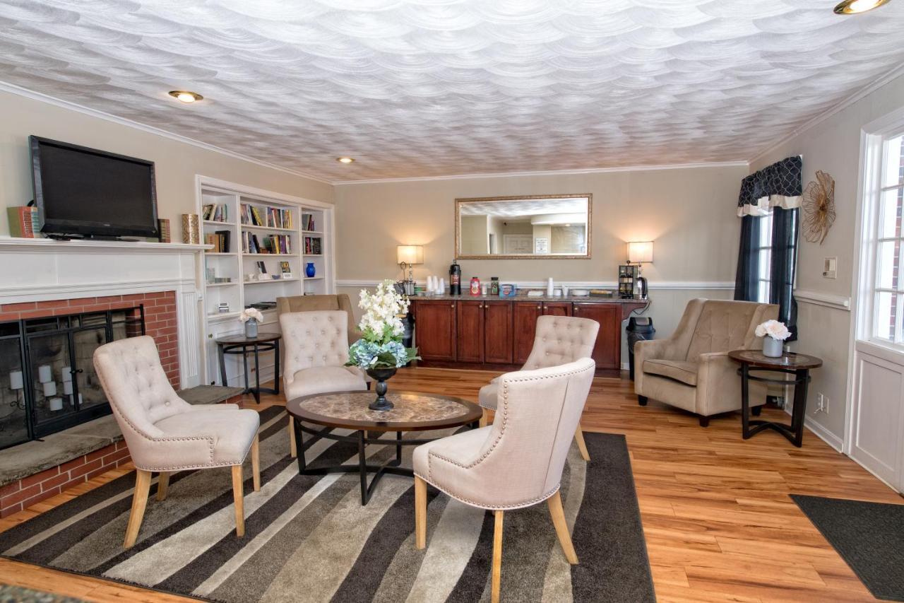 Colonial Inn Seekonk Bagian luar foto